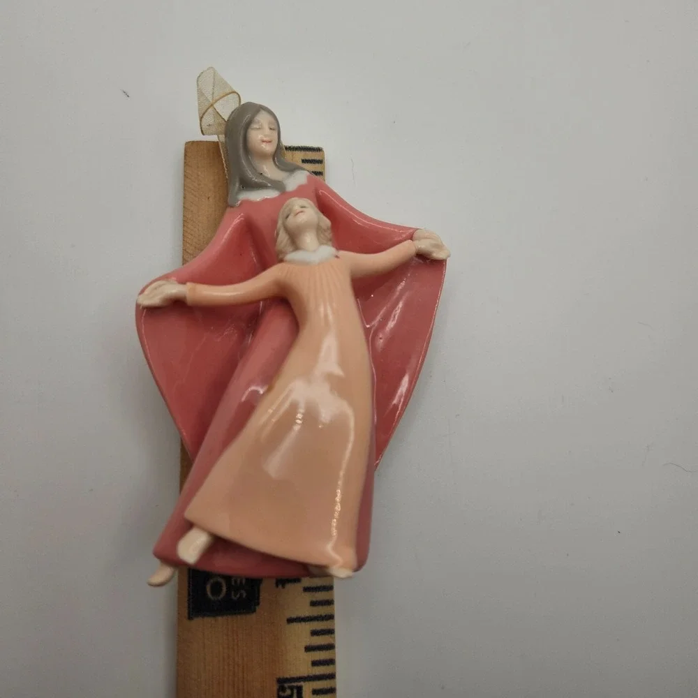 VTG Hallmark 2004‎ Mother & Daughter Porcelain Ornament – Dancing Embrace – HMK